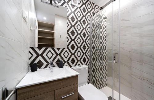Almenara Apartment | Top-Rated Avenida de Asturias Apartment for Family Getaways
