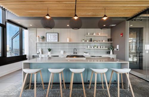 River West Apartment | Elegant Presidential Penthouses with Scenic Views - Cloud9