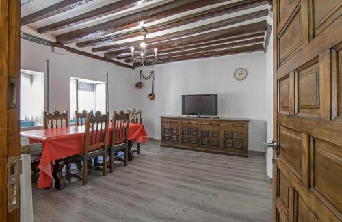 Macanet de Cabrenys House | Discover Aventura MCabrenys: Family-Friendly Getaway
