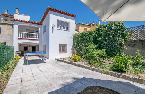 Macanet de Cabrenys House | Discover Aventura MCabrenys: Family-Friendly Getaway