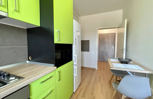 Tractorul Apartment | Cozy Aventurescu Studio in Brasov Coresi with Kitchen