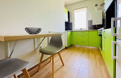 Tractorul Apartment | Cozy Aventurescu Studio in Brasov Coresi with Kitchen