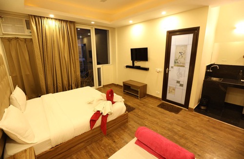 Jogiyana Hotel | Inviting Avenue 18 Resort: Family-Friendly with Pool & Dining