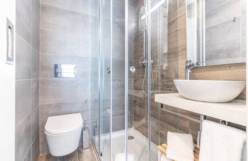 Se House | Explore Avenue 41 Guest House: Rated 9.8 with Spa & Breakfast
