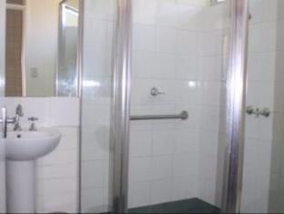 Alfredton Hotel | Cozy Avenue Motel: Family-Friendly with Pool & Breakfast
