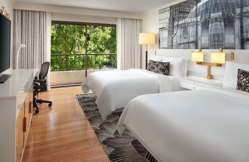 Costa Mesa Hotel | Discover Avenue of the Arts Costa Mesa - Guest Rated 9.2/10