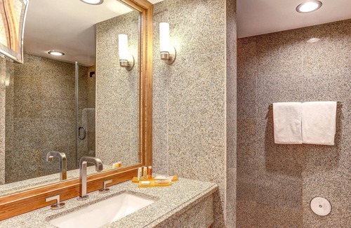 Costa Mesa Hotel | Discover Avenue of the Arts Costa Mesa - Guest Rated 9.2/10