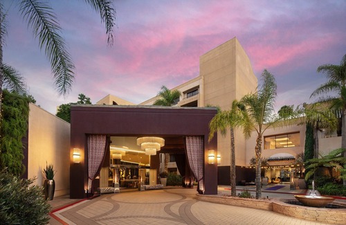 Costa Mesa Hotel | Discover Avenue of the Arts Costa Mesa - Guest Rated 9.2/10
