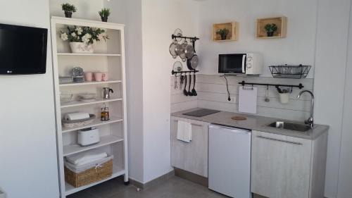 Arenas del Mar Apartment | Ocean View Retreat at Avenue Study - Highly Rated 9/10
