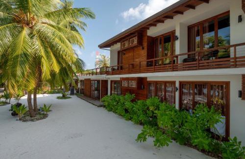 Dharavandhoo House | Relax at Aveyla Manta Village with Oceanfront Views