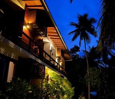 Dharavandhoo House | Relax at Aveyla Manta Village with Oceanfront Views