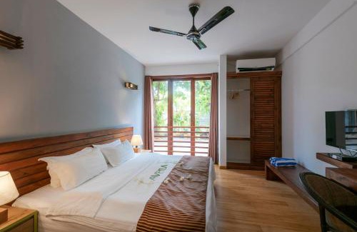 Dharavandhoo House | Relax at Aveyla Manta Village with Oceanfront Views