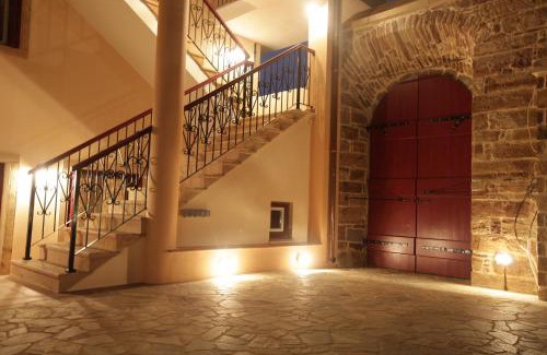Kambos Apartment | Avgerinos Hotel: Family-Friendly Retreat with Top Ratings