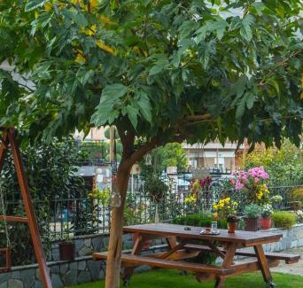 Loutraki Apartment | Kid-Friendly Avgi Hotel with Top Guest Rating of 9.1