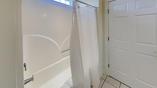 North Litchfield Beach Villa | Avian Forest Oasis: Your Ideal Retreat for Golf and Beach Fun