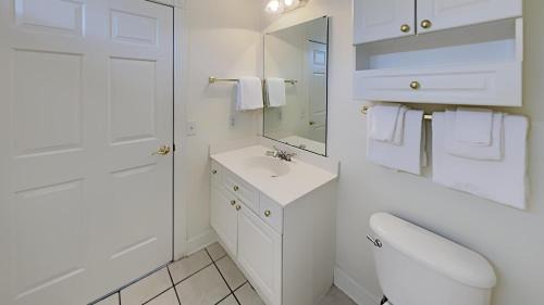North Litchfield Beach Villa | Avian Forest Oasis: Your Ideal Retreat for Golf and Beach Fun