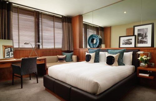 Rushmoor District Hotel | Aviator: A 4-Star Hotel with Great Amenities & Top Ratings