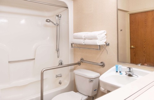 Mehlville Hotel | Explore Aviator Hotel & Suites: Ideal for Family Getaways