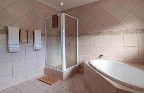 Mossel Bay House | Inviting Aviators Paradise Guest House with Oceanfront Views