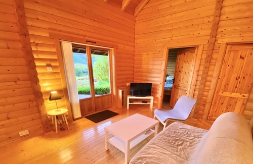 Lerags House | Avich View Traditional Log Cabin on Loch Avich - Stunning Location, Pet Friendly