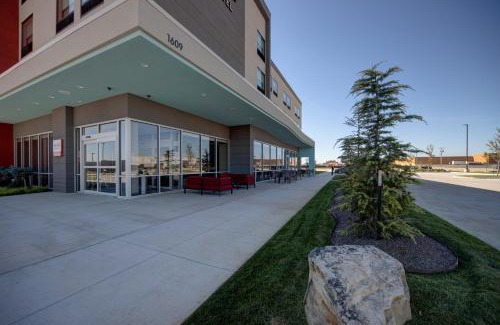 Yukon Hotel | Guest Rated: Avid Hotels in Yukon, Oklahoma City with Pool