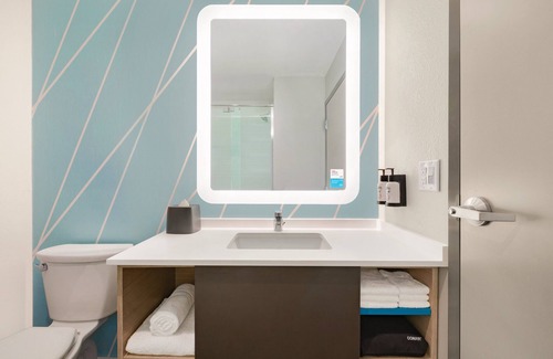 Van Horn Hotel | Inviting Avid Hotels Van Horn: Family-Friendly with Breakfast