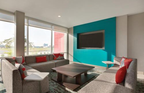 Davis Spring Commercial Hotel | Discover avid hotels Austin NW - Lakeline, Rated 9.4/10