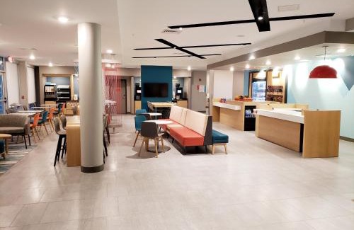 Beckett Ridge Hotel | Pet-Friendly Avid Hotels - Cincinnati N with 8.5/10 Rating
