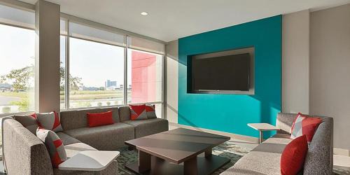Warren Hotel | Explore avid hotels - Detroit - Warren: Wheelchair Accessible Stay