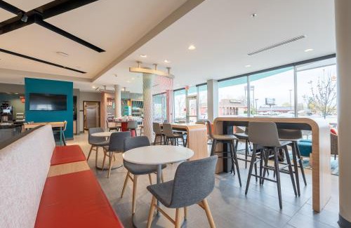 Kalamazoo Hotel | Enjoy Breakfast at avid hotels - Kalamazoo East, IHG