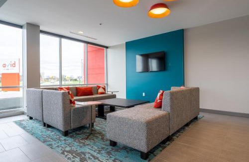 Kalamazoo Hotel | Enjoy Breakfast at avid hotels - Kalamazoo East, IHG
