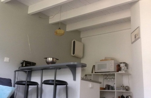 Avignon Cottage | Beautiful Avignon Guest Cottage with Garden & Family Amenities