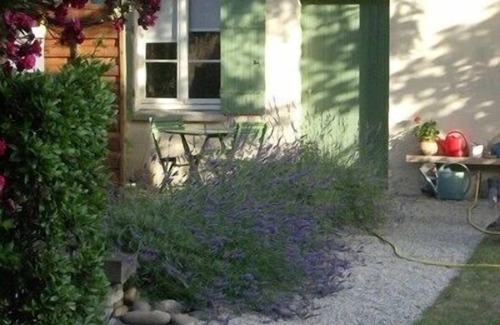 Avignon Cottage | Beautiful Avignon Guest Cottage with Garden & Family Amenities