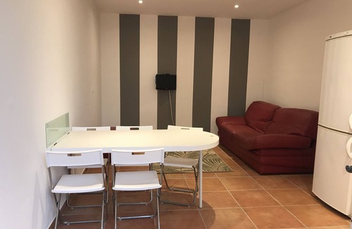 Villeneuve-les-Avignon Cottage | Experience Avignon Festival with Pool & Spa Amenities