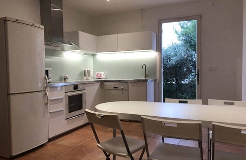 Villeneuve-les-Avignon Cottage | Experience Avignon Festival with Pool & Spa Amenities