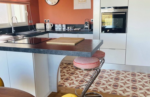 Villeneuve-les-Avignon House | Stunning Duplex with Kitchen by the Palace of the Popes