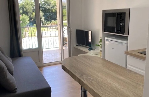 Avignon Apartment | Discover Avignon: A Pet-Friendly Oasis with Pool Access
