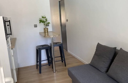 Avignon Apartment | Discover Avignon: A Pet-Friendly Oasis with Pool Access