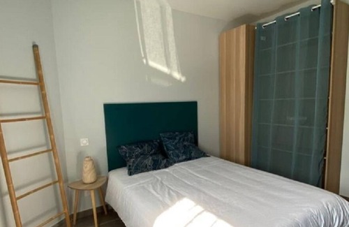 Saint-Victor-la-Coste House | Explore Avignon & Nîmes: Family-Friendly Retreat with Pool