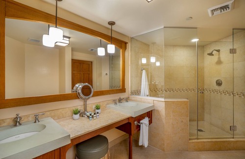 Avila Beach Hotel | Discover Avila Village Inn: Rated 9.2 with Spa & Pool