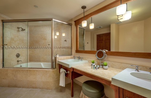 Avila Beach Hotel | Discover Avila Village Inn: Rated 9.2 with Spa & Pool