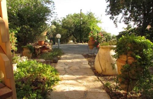 Amirim Cabin | Discover Aviv - Bakfar: Family-Friendly Retreat in Amirim