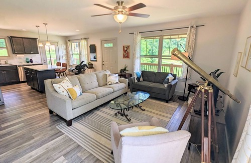 Mars Hill House | Idyllic AVL-Area Mountain Retreat: Family-Friendly Escape