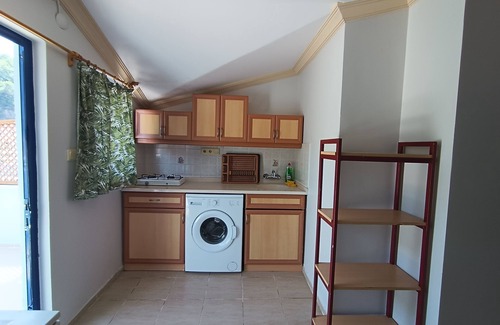 Icmeler Apartment | Budget-Friendly Avlu 2 Apart with Pool and Pet Friendly