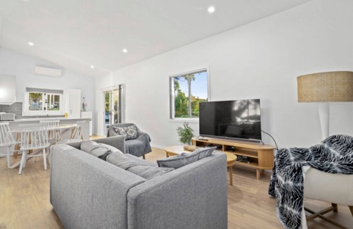 Avoca Beach House | Pet-Friendly Retreat at Avoca Azure with Pool & Kitchen