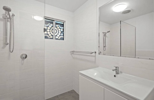 Avoca Beach House | Pet-Friendly Retreat at Avoca Azure with Pool & Kitchen