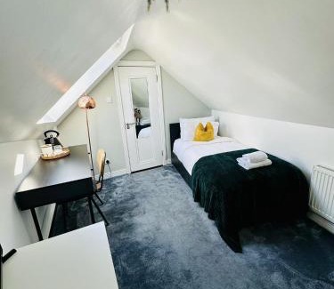 Glasnevin Bed & Breakfast | Discover Avoca House B&B: Guest Rated 9.3/10 with Pool