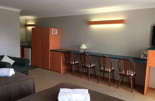 Avoca Hotel | Eco-Friendly Avoca Motel with Breakfast & Family Amenities