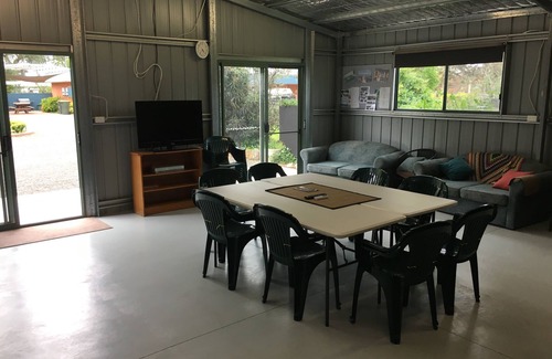 Avoca Hotel | Eco-Friendly Avoca Motel with Breakfast & Family Amenities