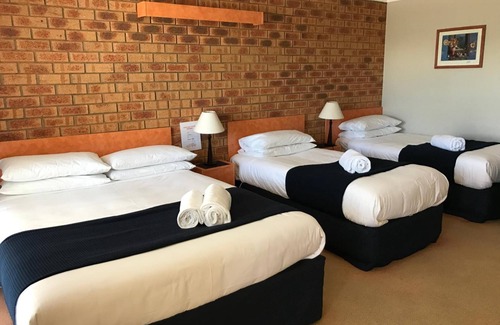 Avoca Hotel | Eco-Friendly Avoca Motel with Breakfast & Family Amenities